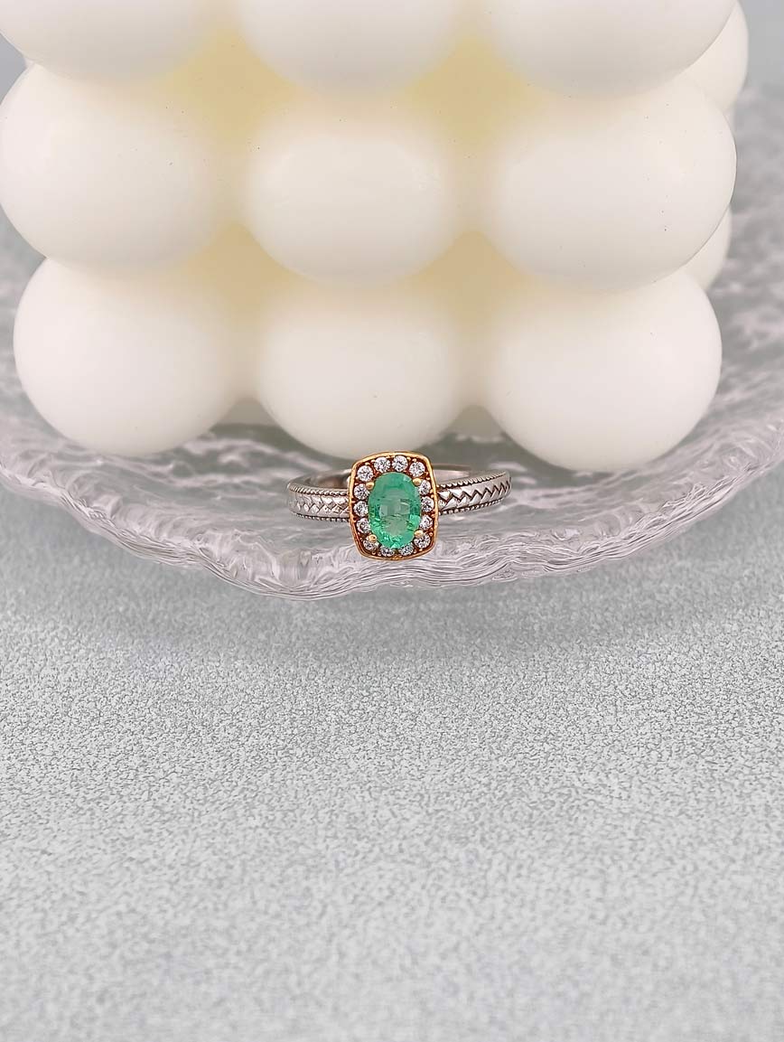 Natural Emerald Delicate Ring image