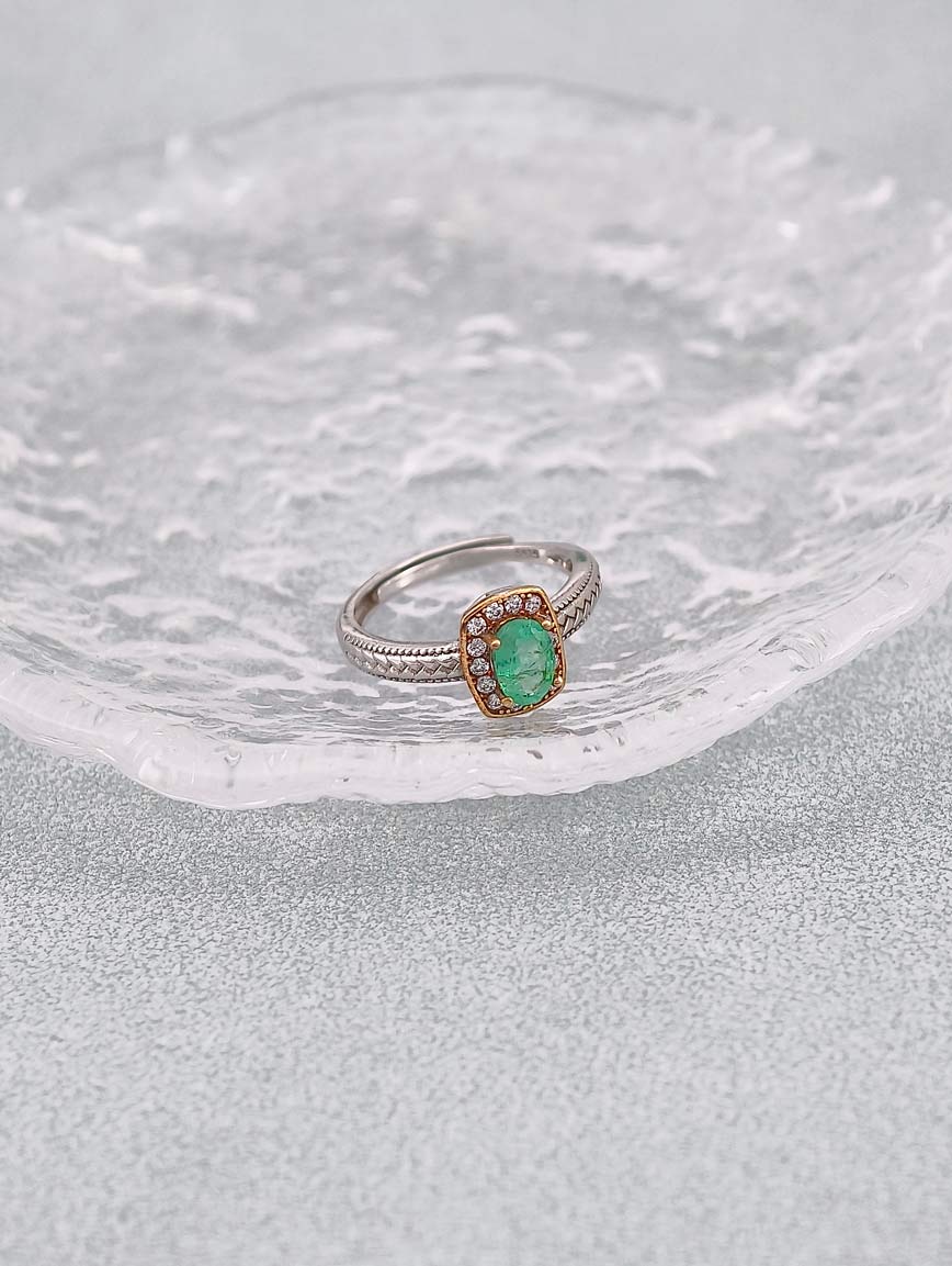 Natural Emerald Delicate Ring image