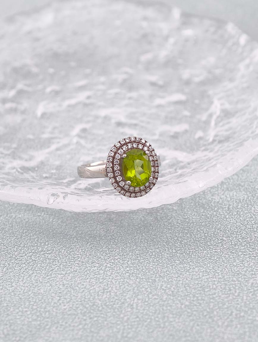 Natural Peridot Exquisite Ring image