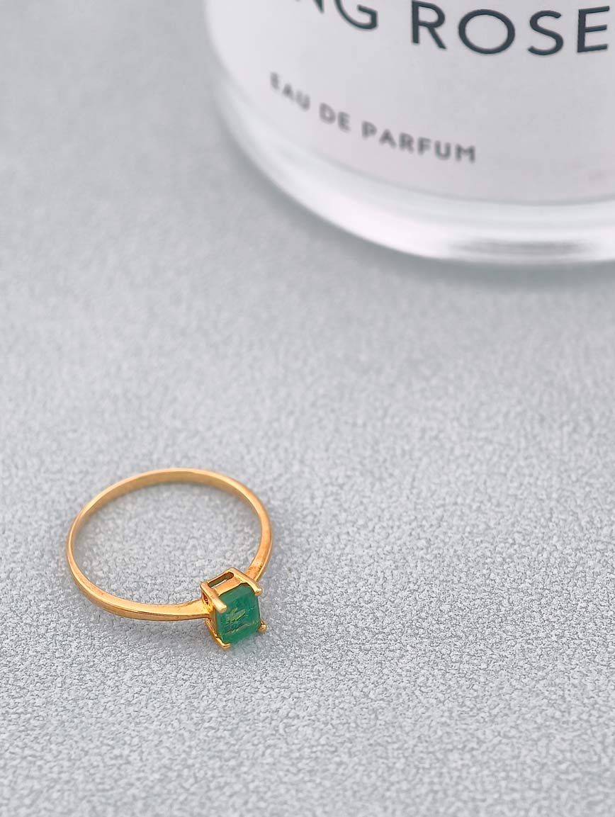 Natural Square Emerald Ring image