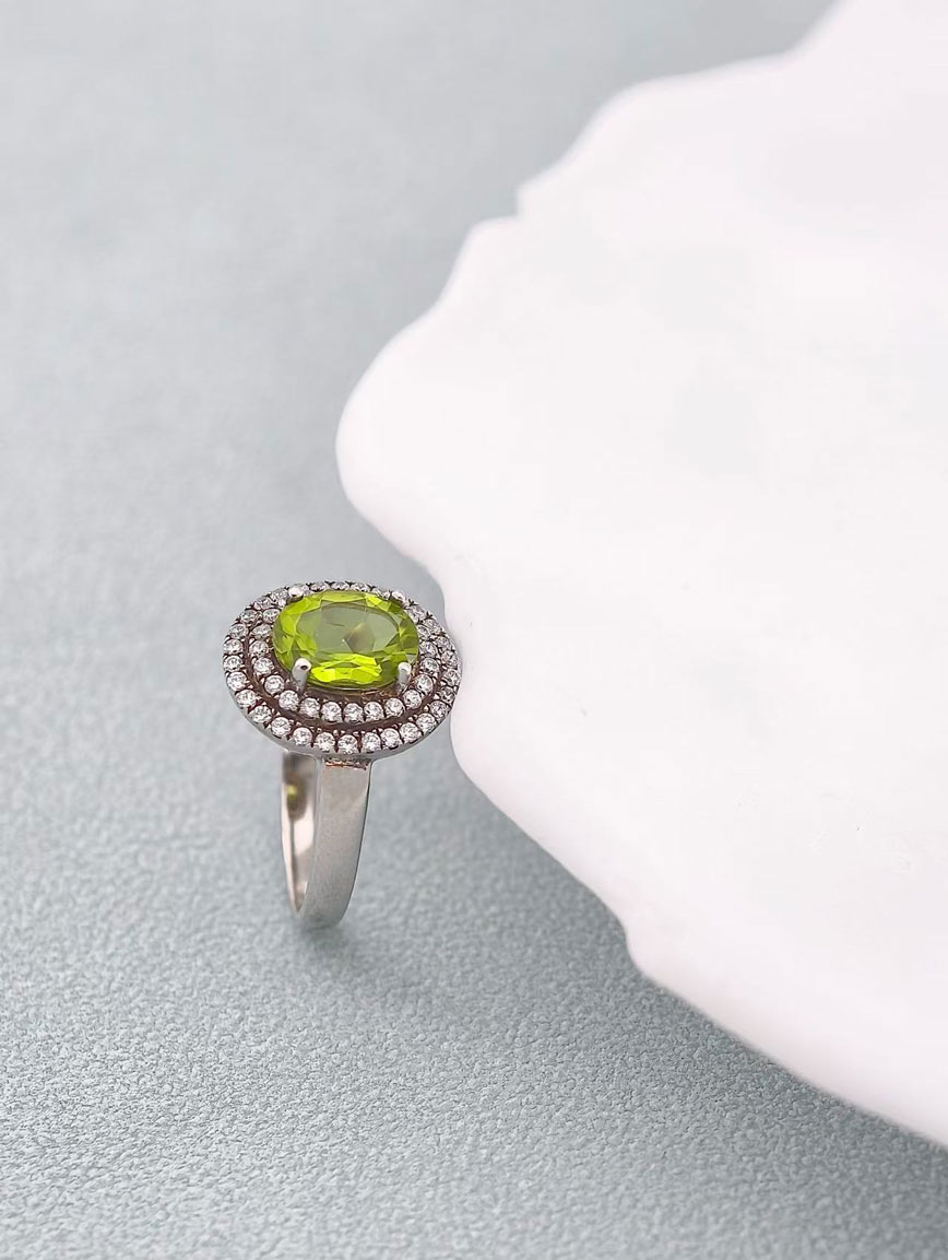 Natural Peridot Exquisite Ring image