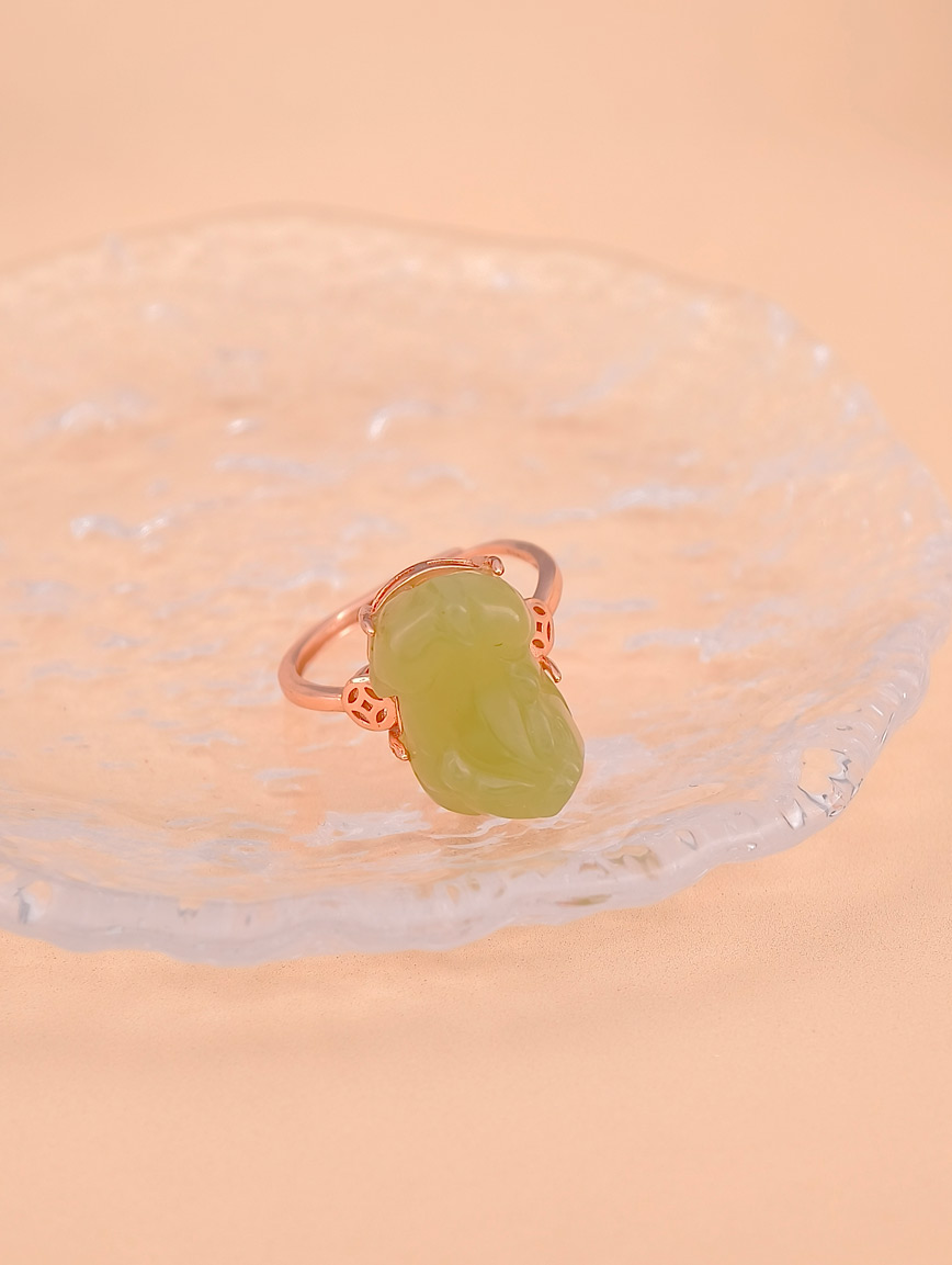 Natural Hetian Jade Pi Xiu Ring image