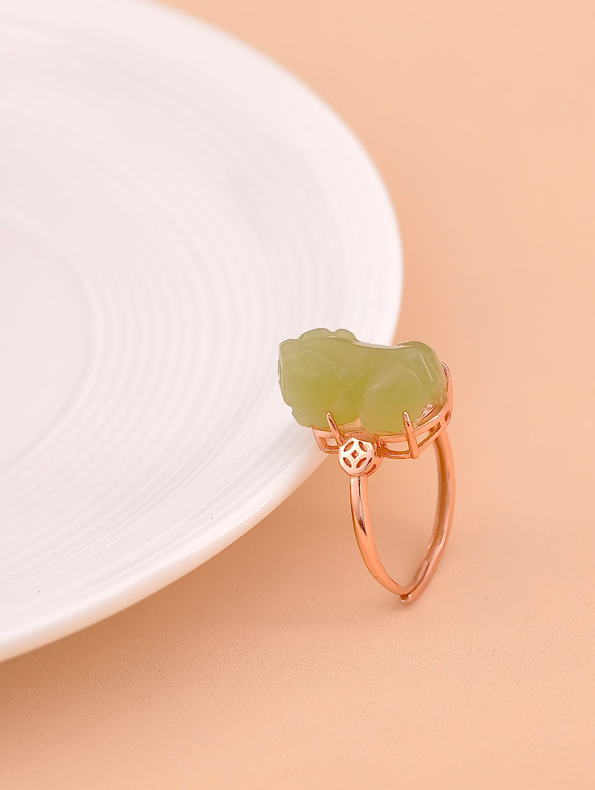 Natural Hetian Jade Pi Xiu Ring image