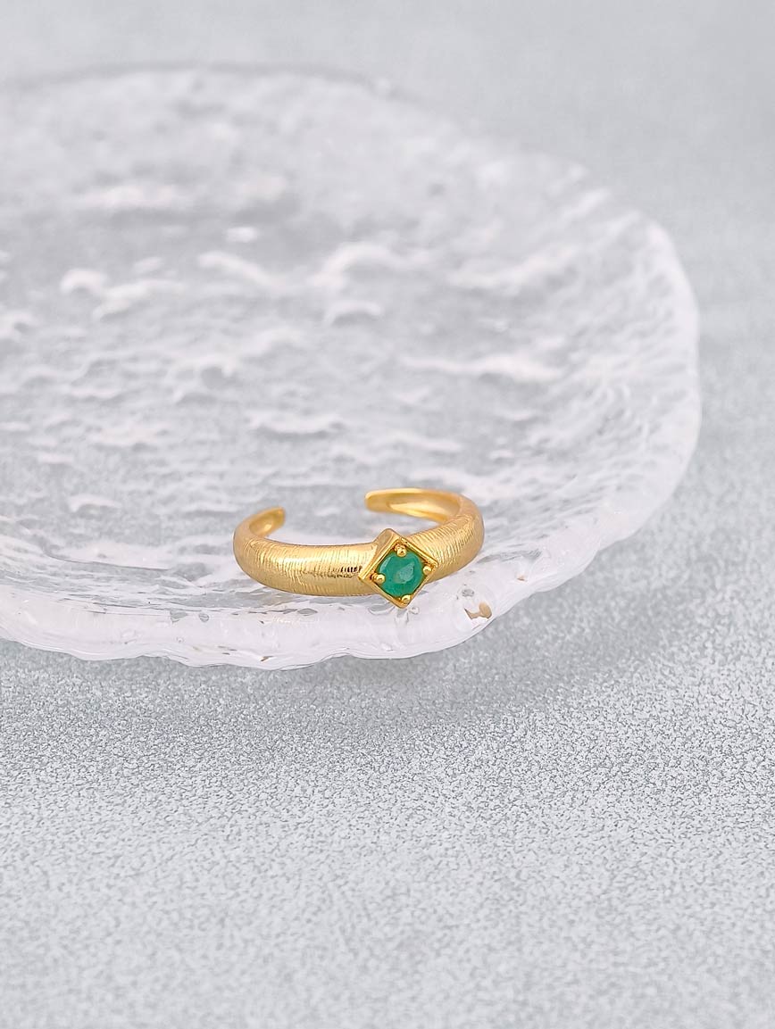 Natural Emerald Ring image