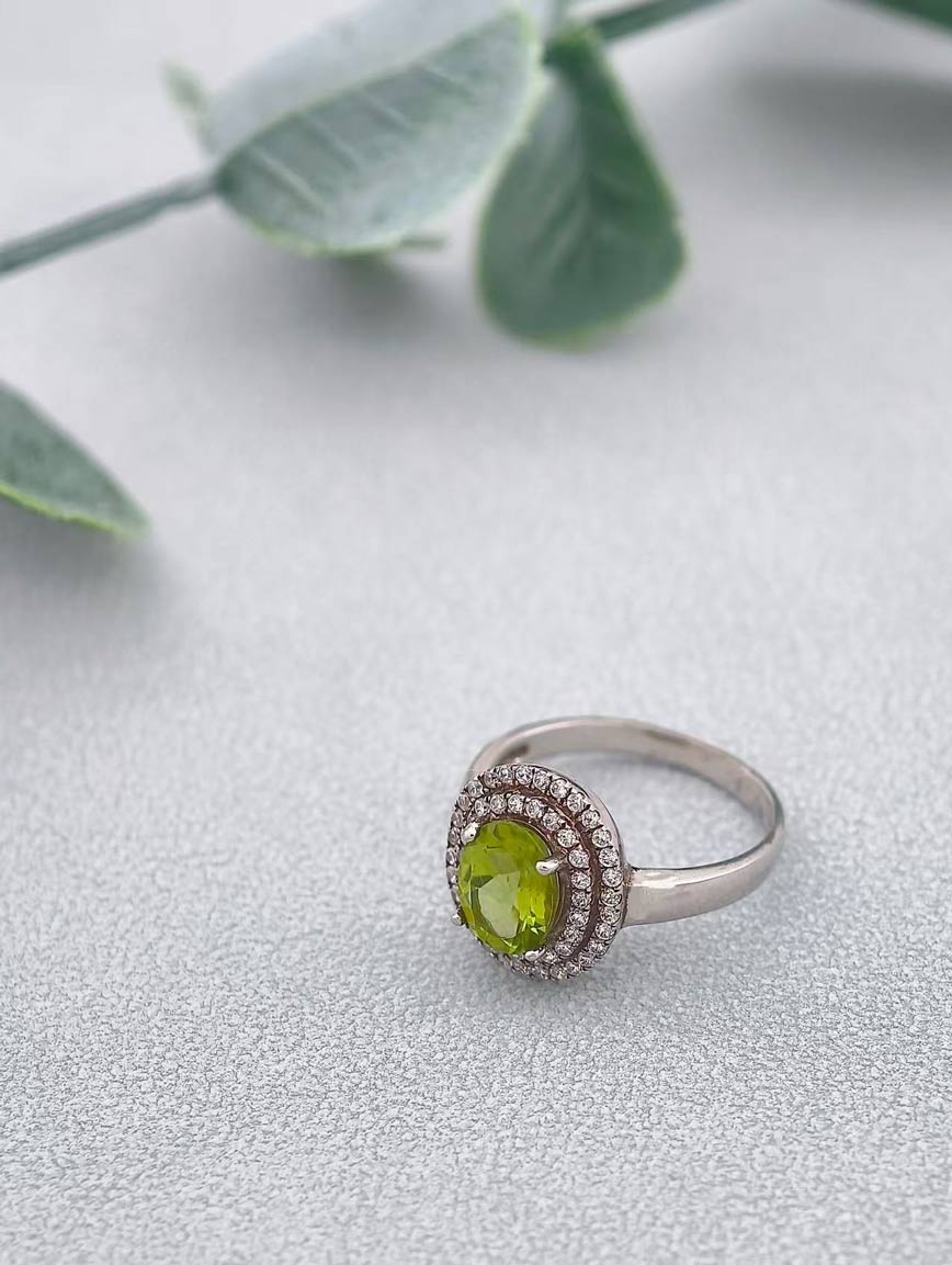 Natural Peridot Exquisite Ring image