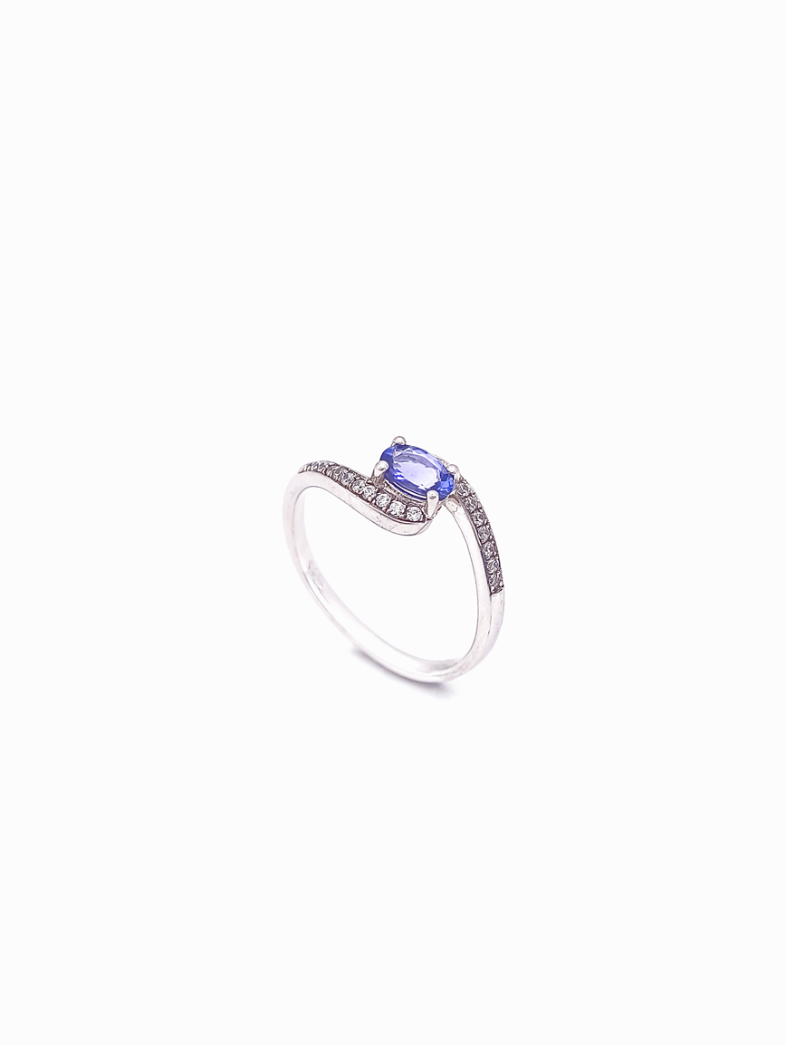 Natural Tanzanite Niche Design Ring